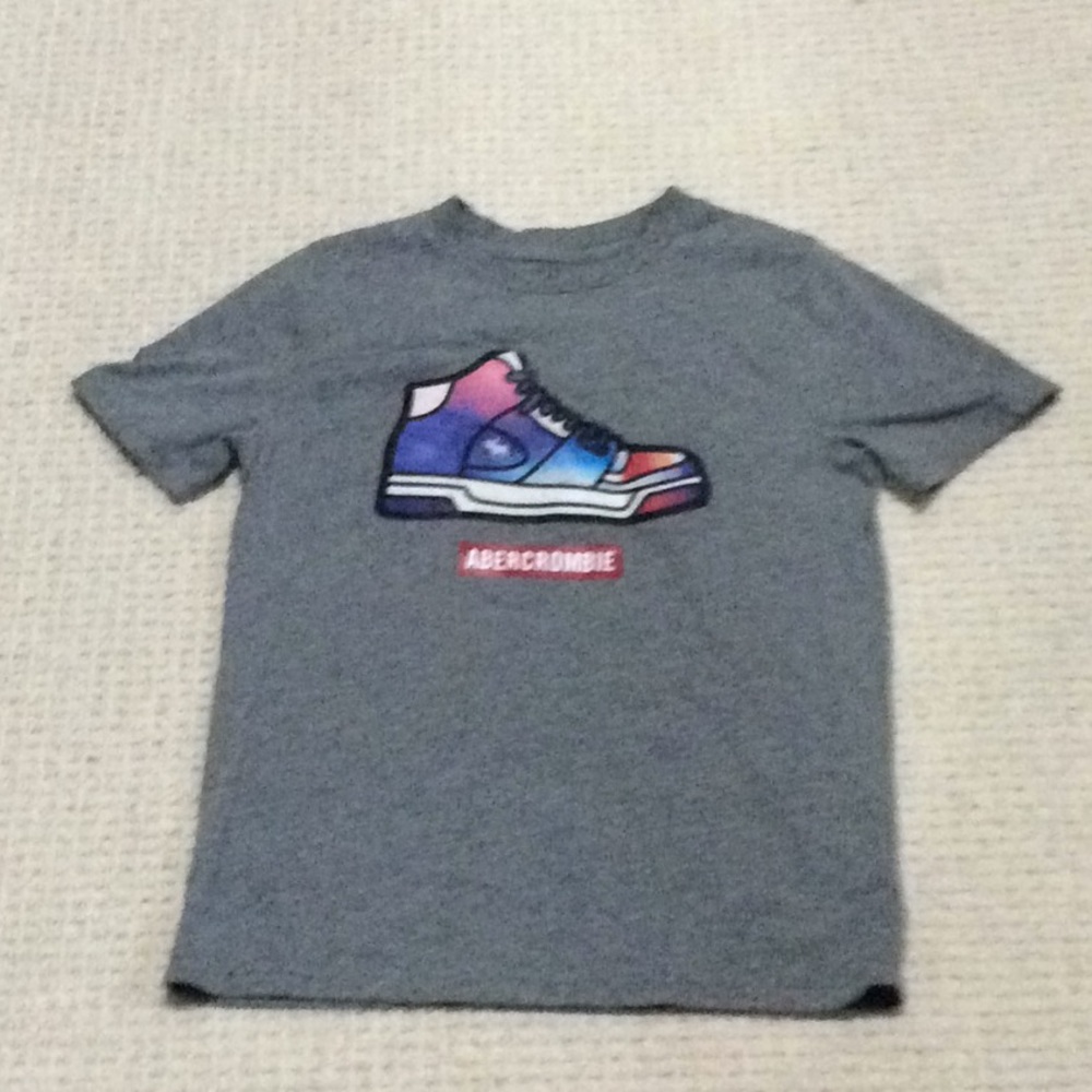 Soft Abercrombie shirt with graphic design
